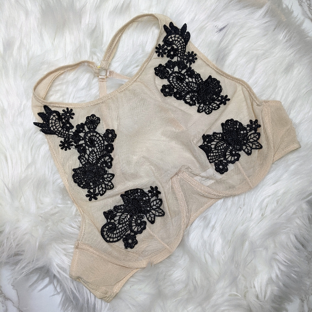 Frederick's of Hollywood Cream Lace Lingerie Size Large